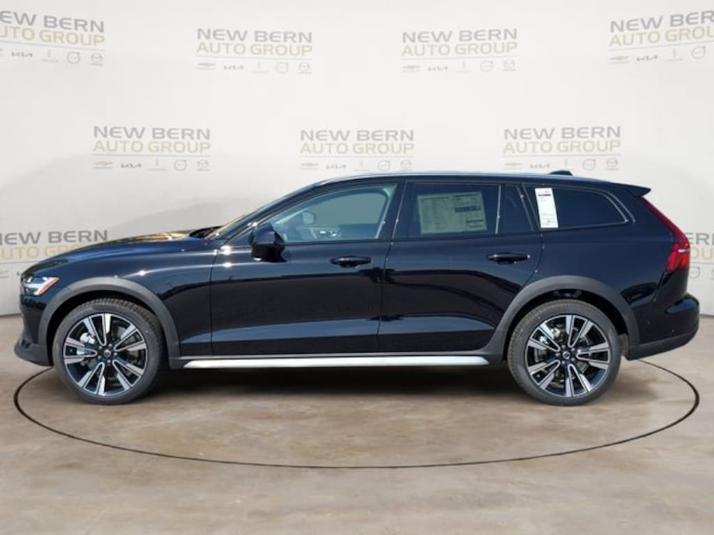 New 2026 Volvo V60 Cross Country B5 Ultra Wagon