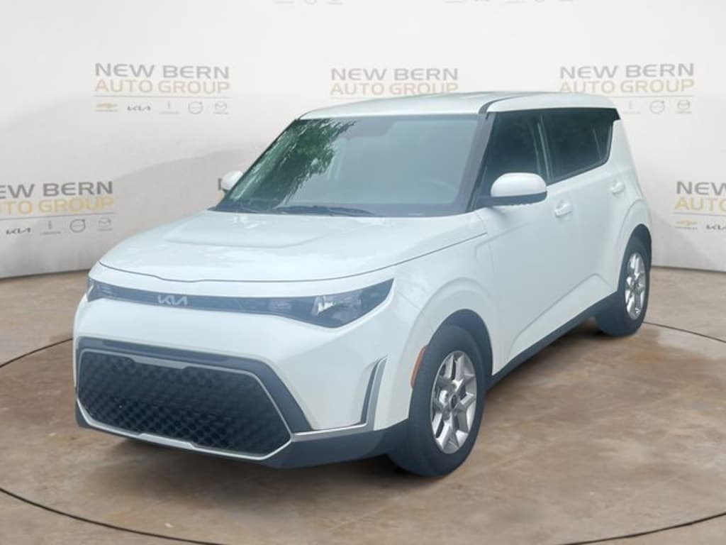 Used 2025 Kia Soul LX Hatchback