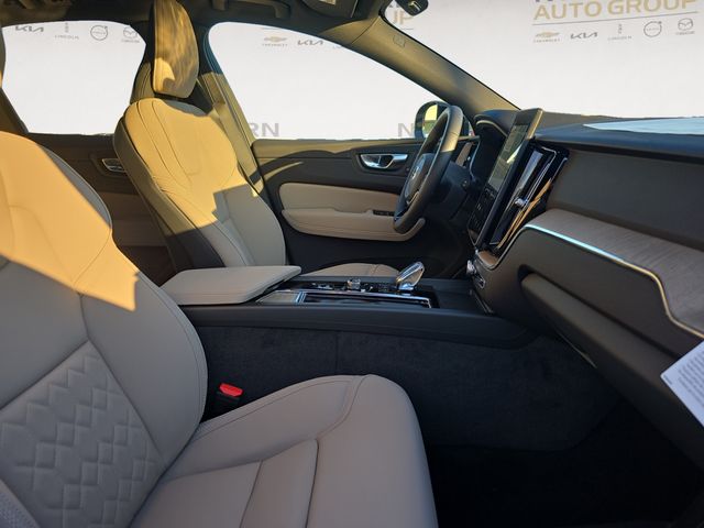2026 Volvo XC60 Plus - Photo 15
