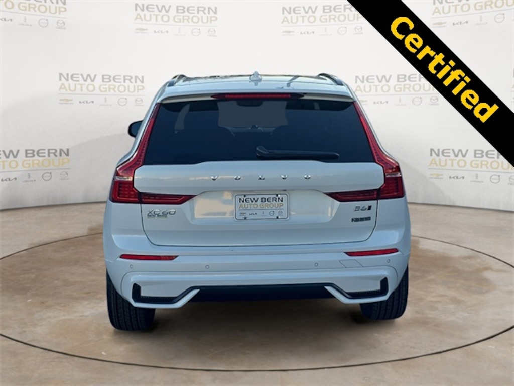 Certified 2022 Volvo XC60 B6 R-Design SUV