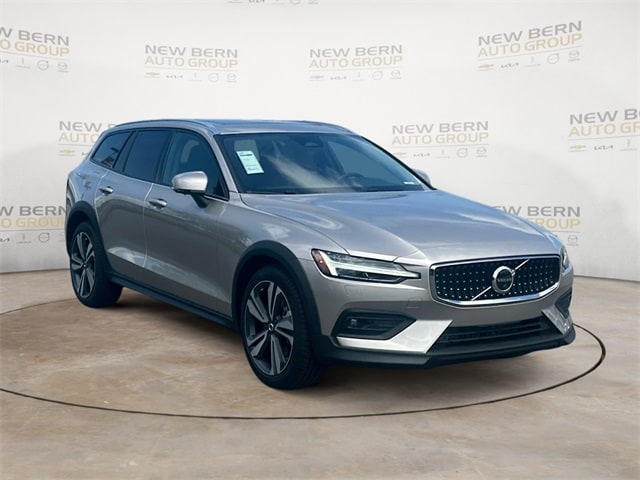 2026 Volvo V60 Cross Country Plus - Photo 7