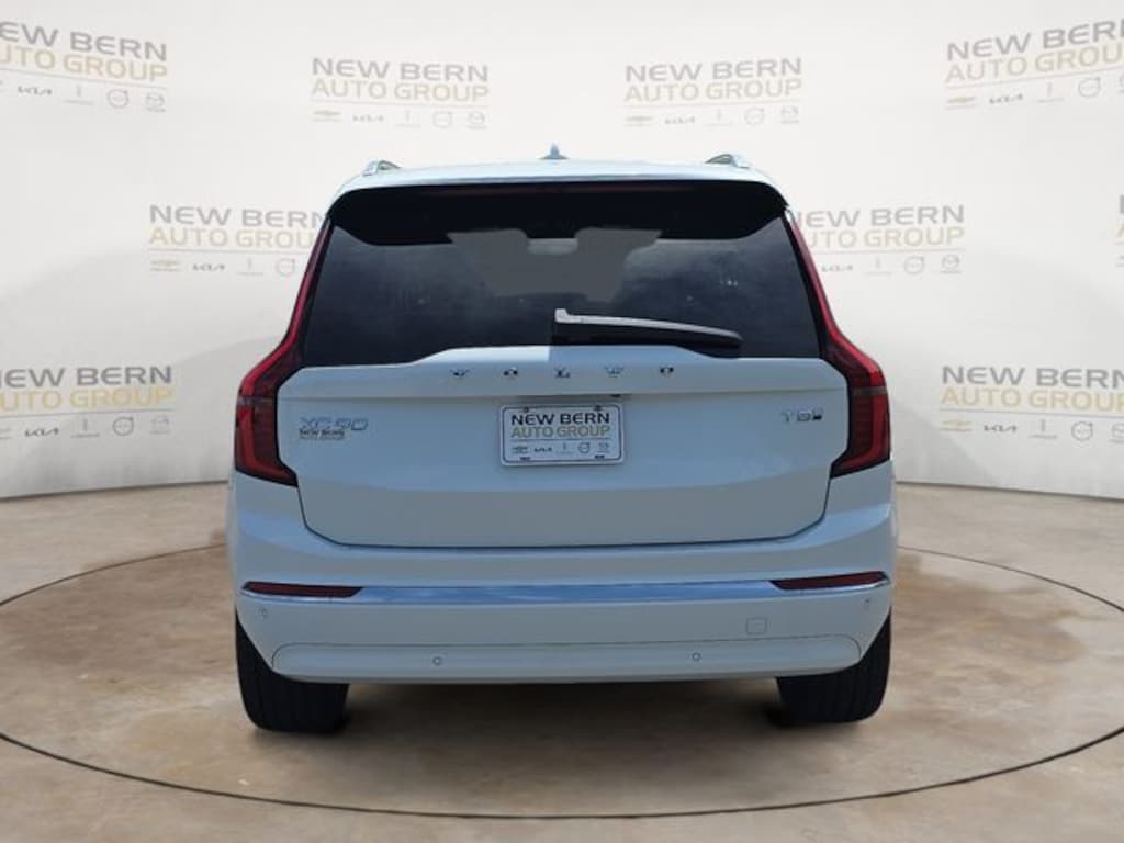 New 2026 Volvo XC90 plug-in hybrid T8 Core SUV