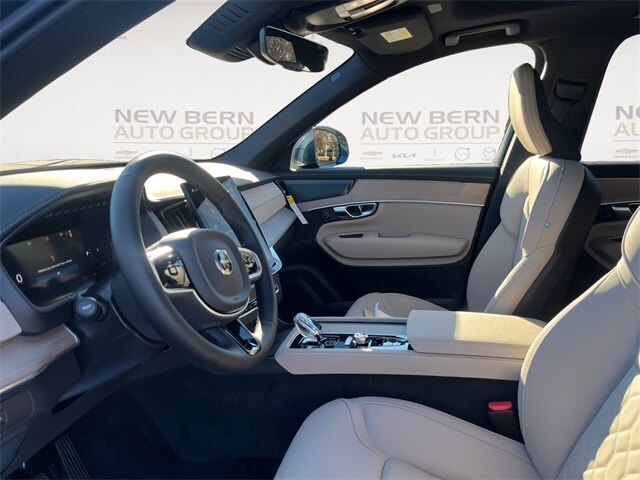 2026 Volvo XC90 Plus - Photo 9