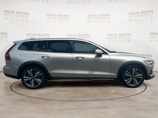 2026 Volvo V60 Cross Country Plus - Photo 6