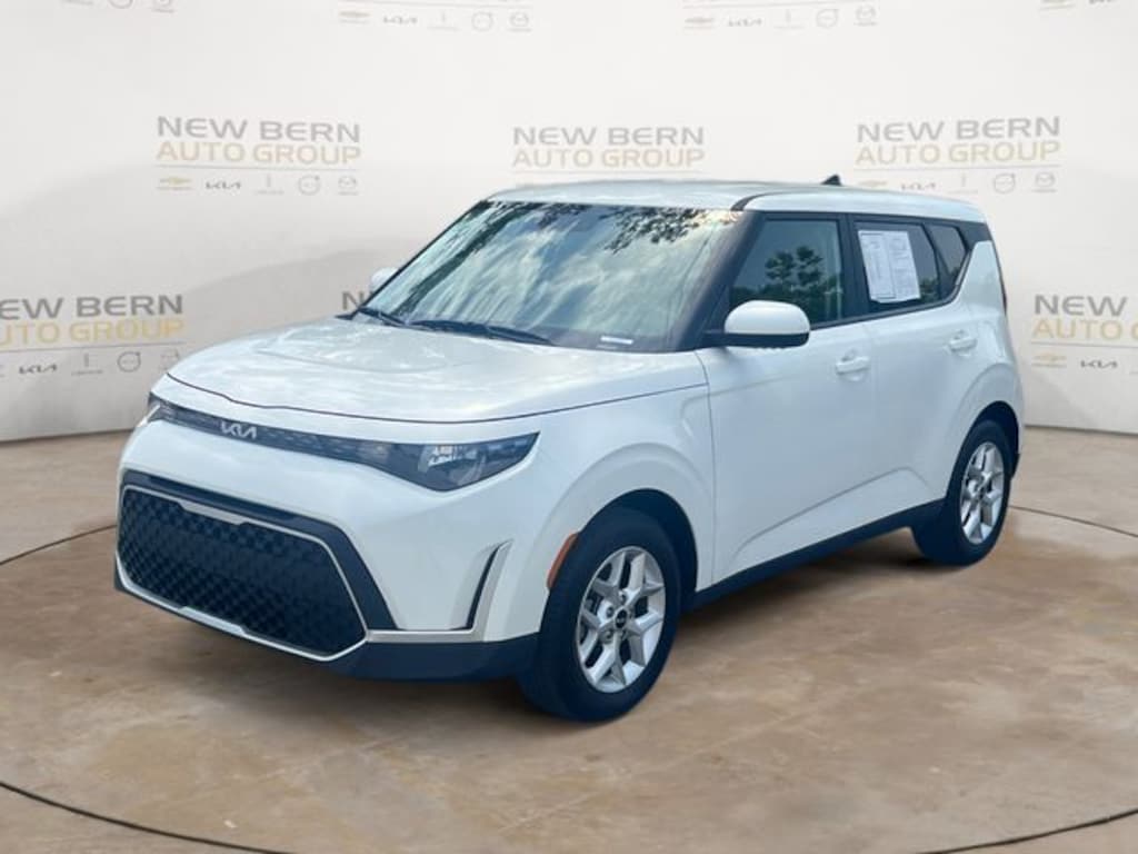 Used 2025 Kia Soul LX Hatchback