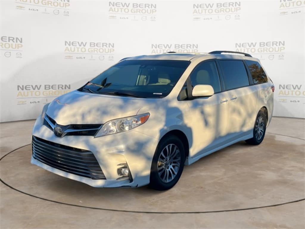 Used 2020 Toyota Sienna XLE Minivan/Van
