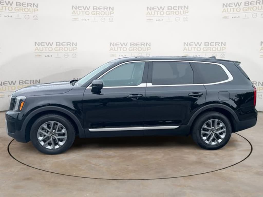 Used 2023 Kia Telluride LX SUV
