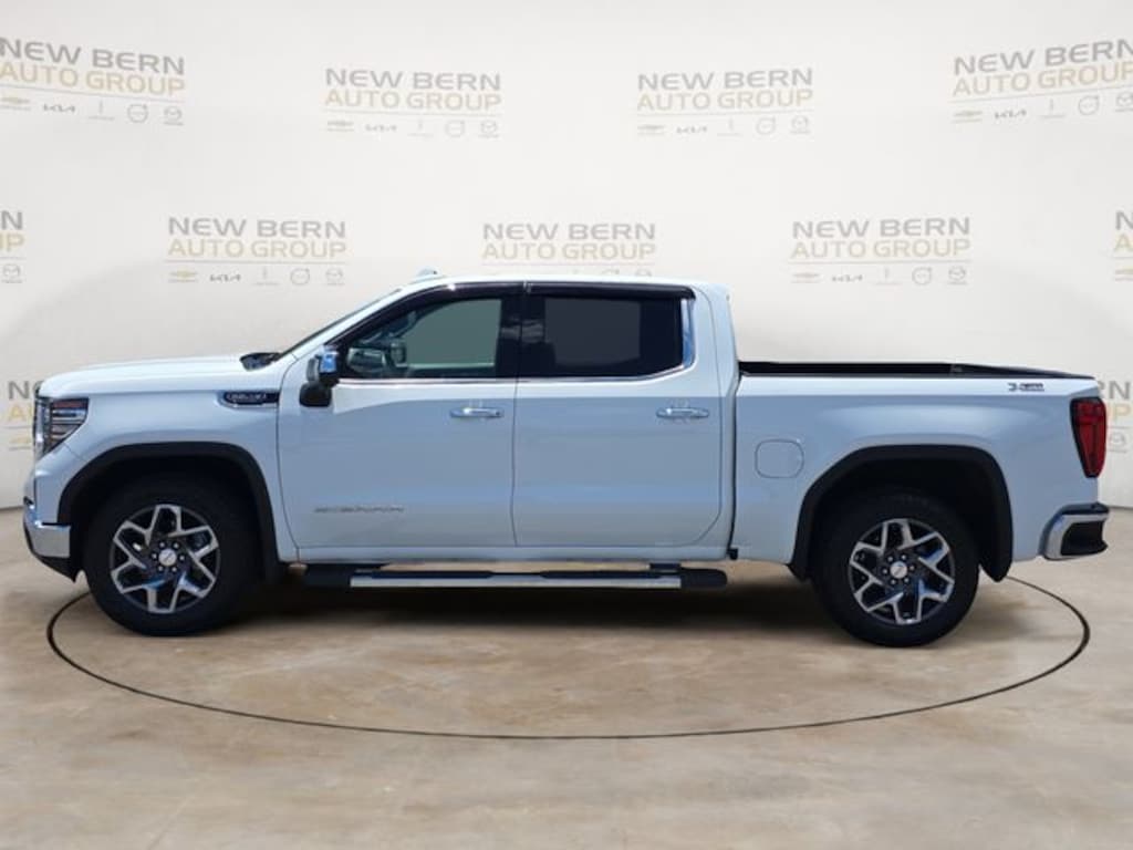 Used 2022 GMC Sierra 1500 SLT Truck