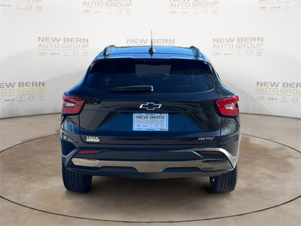 Used 2025 Chevrolet Trax Activ SUV