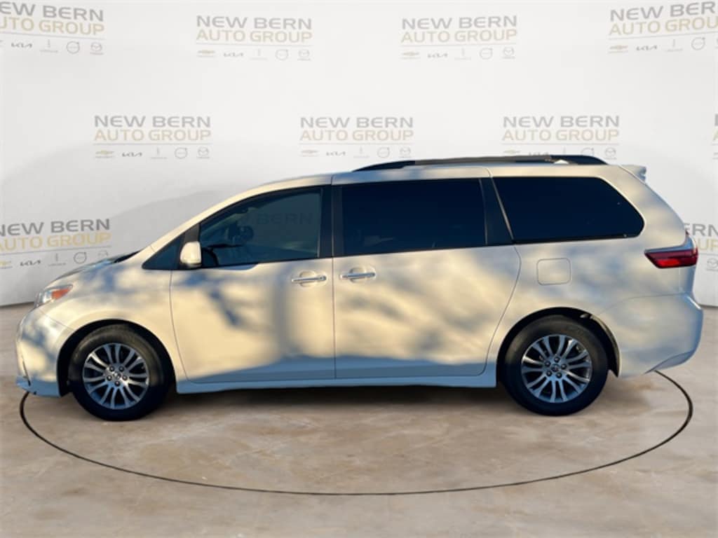 Used 2020 Toyota Sienna XLE Minivan/Van