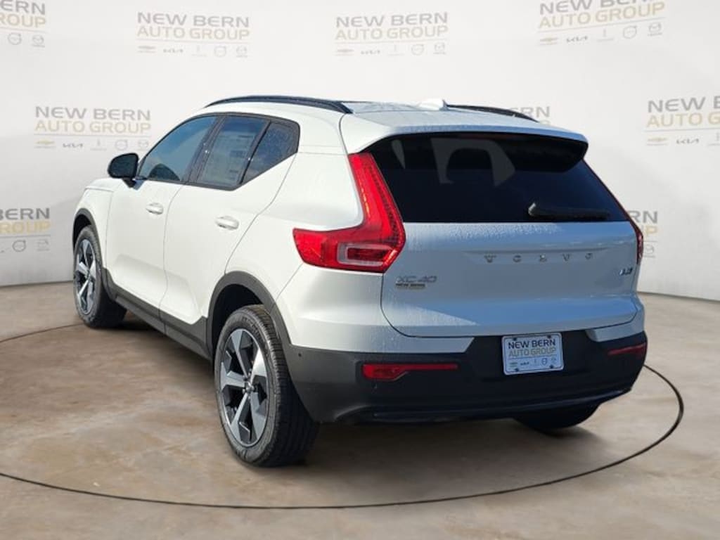 New 2026 Volvo XC40 B5 Plus SUV