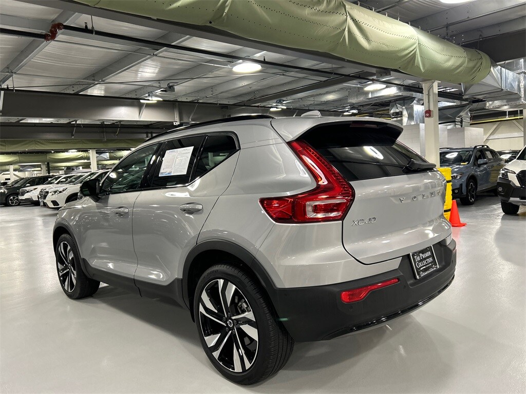 2025 Volvo XC40 Plus photo 3