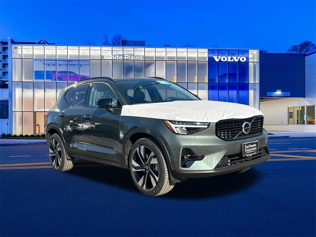 New 2026 Volvo XC40 B5 Plus SUV
