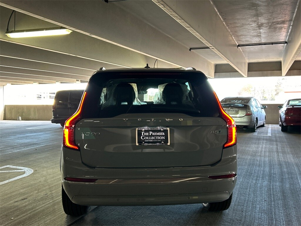 2026 Volvo XC90 B5 Core photo 2