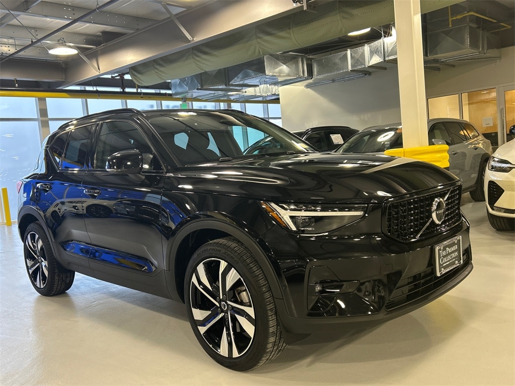 2023 Volvo XC40 Ultimate's photo