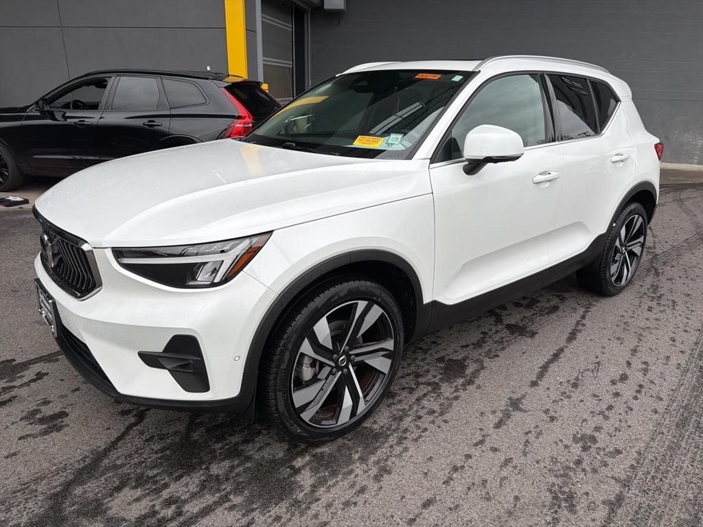 2025 Volvo XC40 Plus