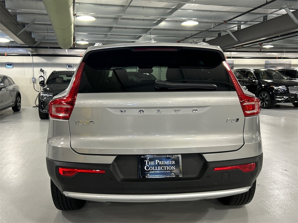 2025 Volvo XC40 Plus photo 3
