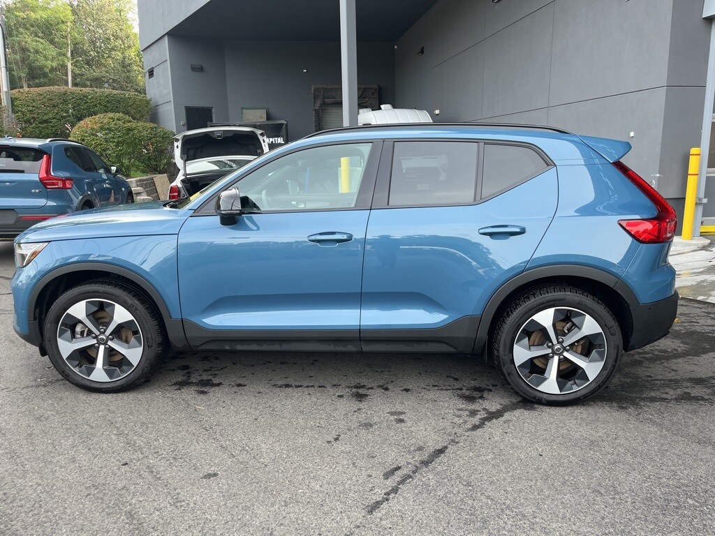 2025 Volvo XC40 Plus photo 3