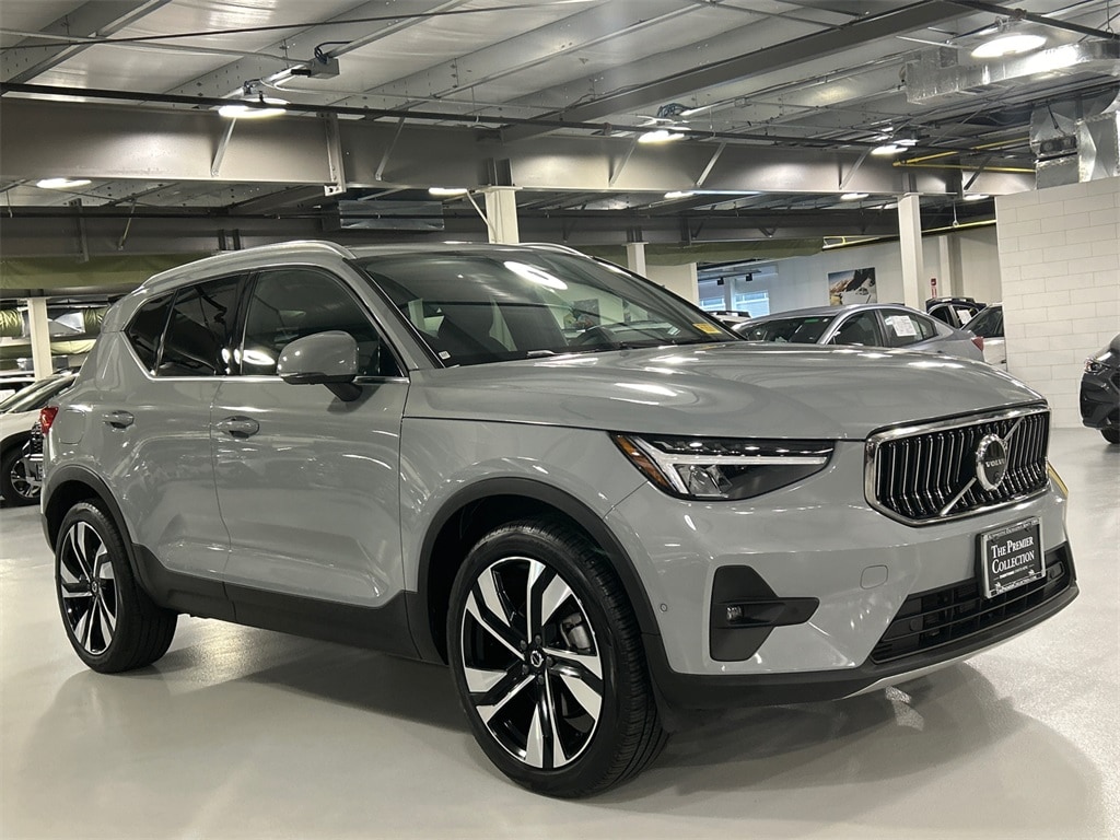 2025 Volvo XC40 Plus's photo