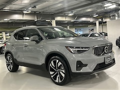 2025 Volvo XC40 B5 Plus Bright Theme SUV
