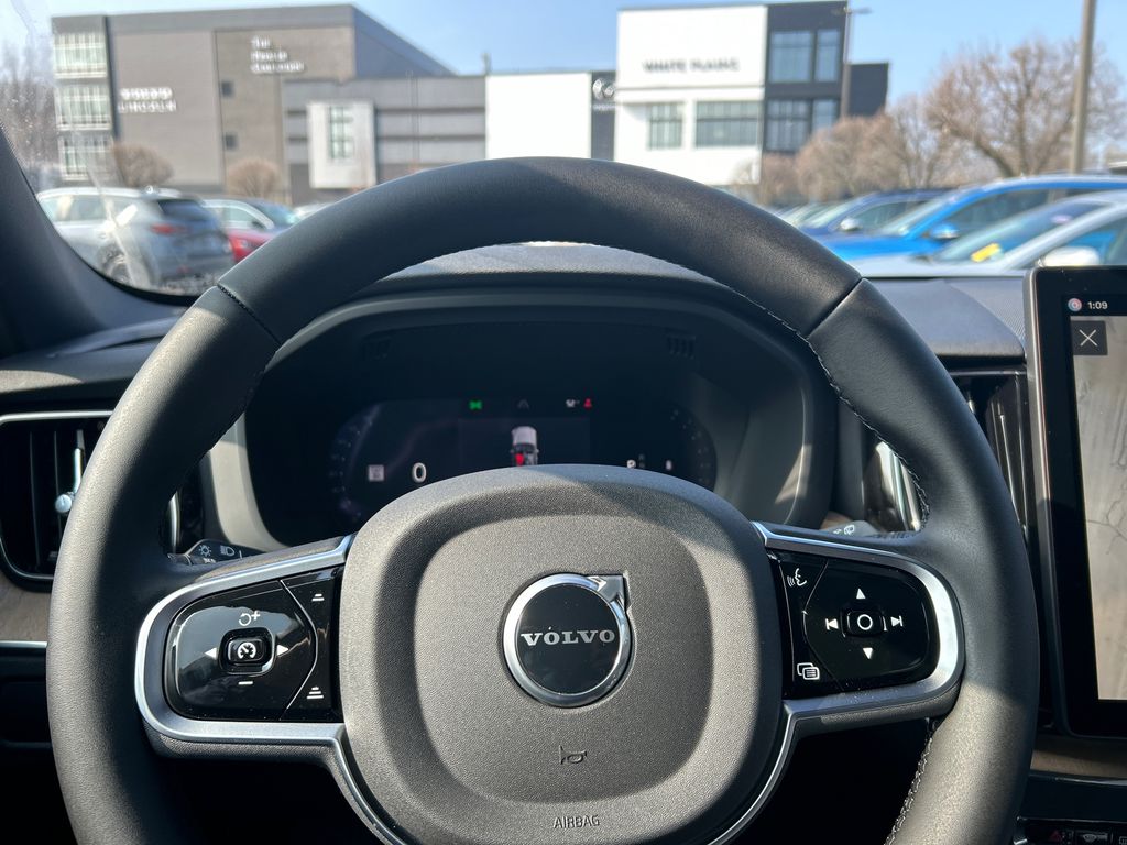 2026 Volvo XC60 Plus - Photo 12