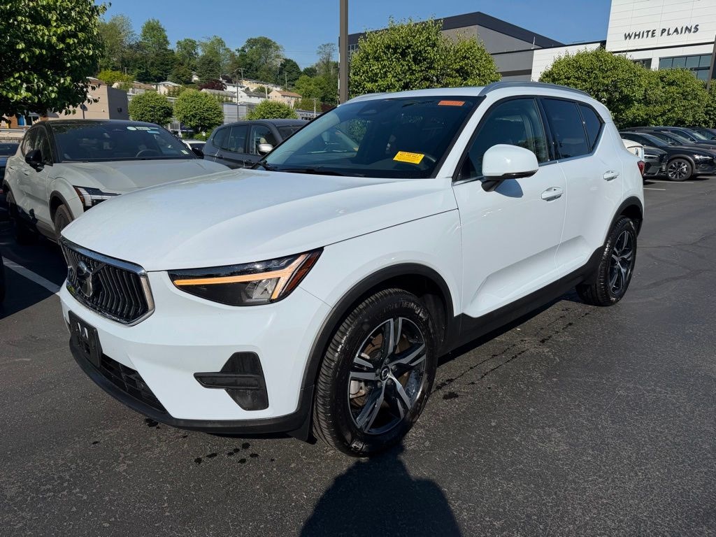 Certified 2025 Volvo XC40 B5 Core Bright Theme SUV