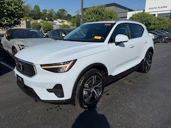 2025 Volvo XC40 B5 Core Bright Theme SUV