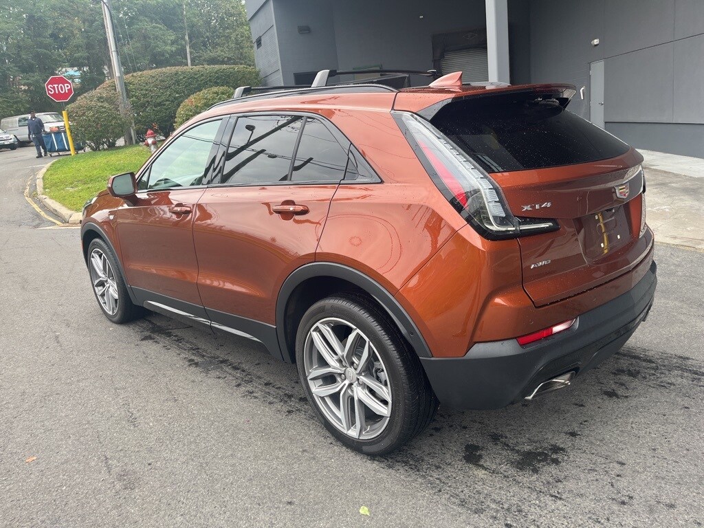 2019 Cadillac XT4 Sport photo 2
