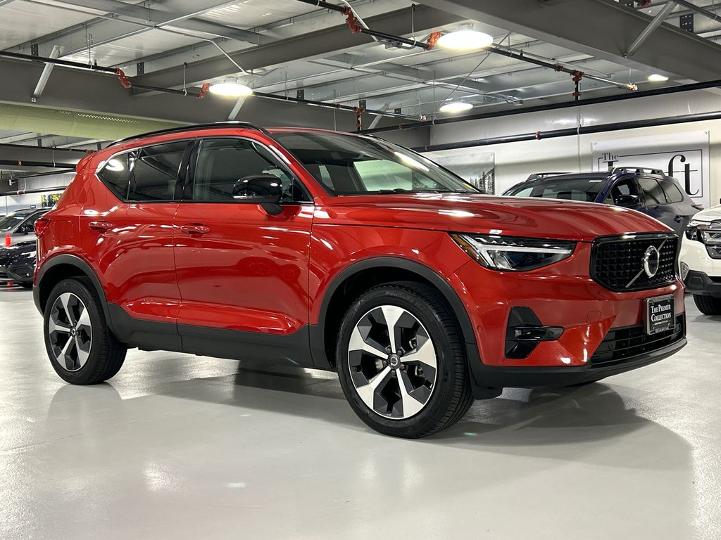 2023 Volvo XC40 B5 Plus Dark AWD's photo