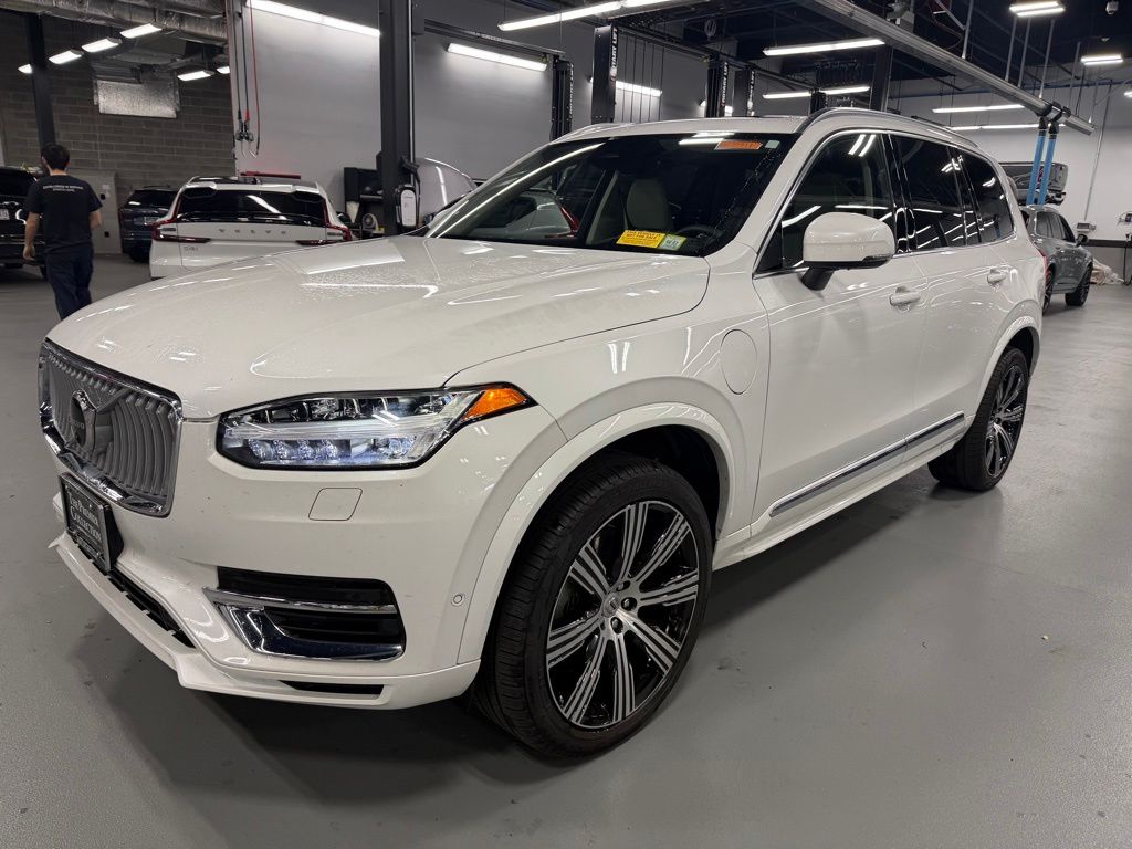 2025 Volvo XC90 T8 Recharge Ultra Bright 4WD's photo