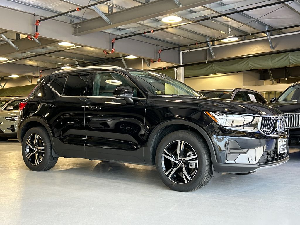 2025 Volvo XC40 B5 Core Bright AWD's photo