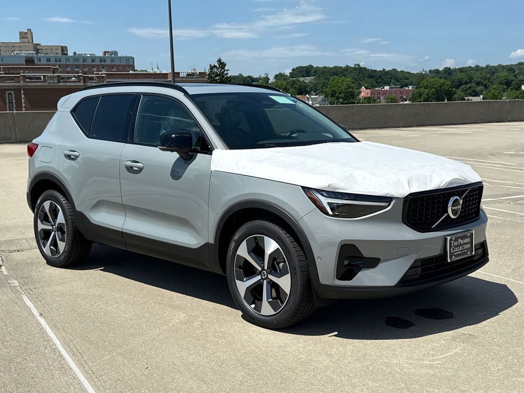 New 2026 Volvo XC40 B5 Plus SUV