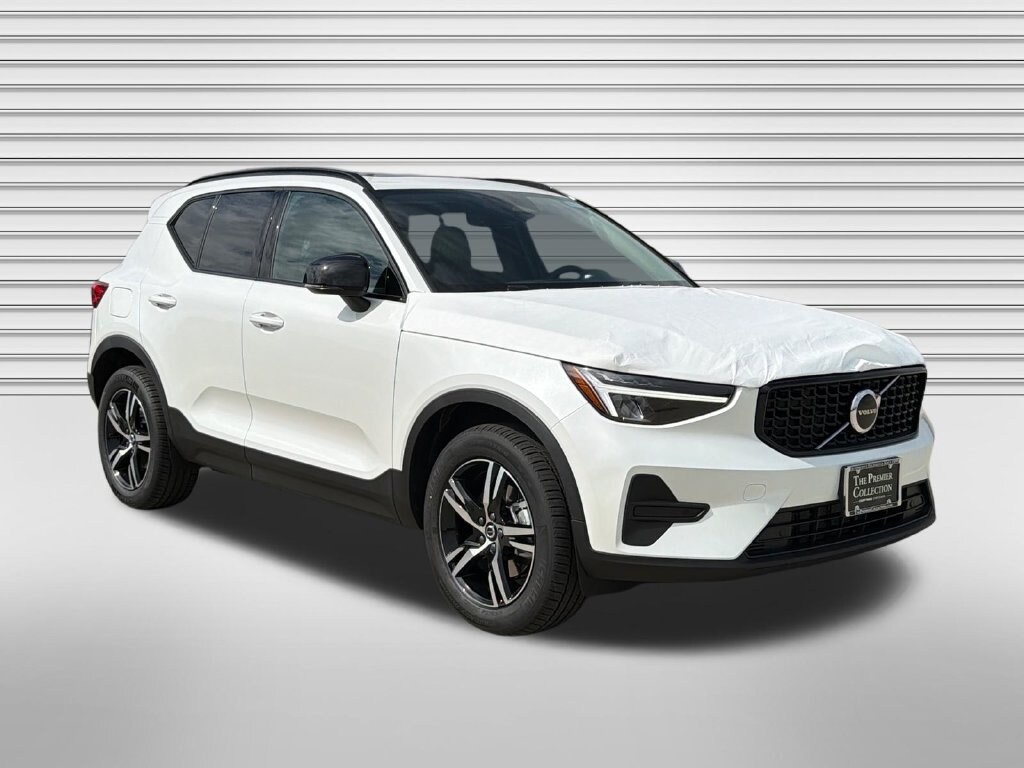 New 2026 Volvo XC40 B5 Core SUV