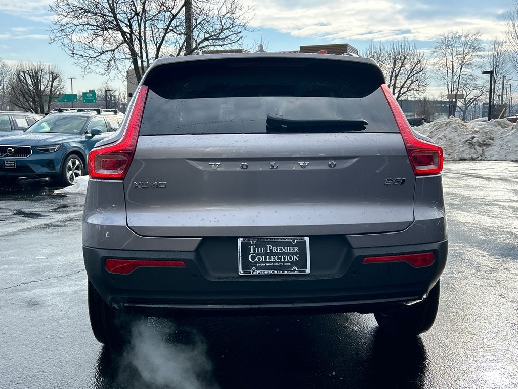 New 2026 Volvo XC40 B5 Core SUV