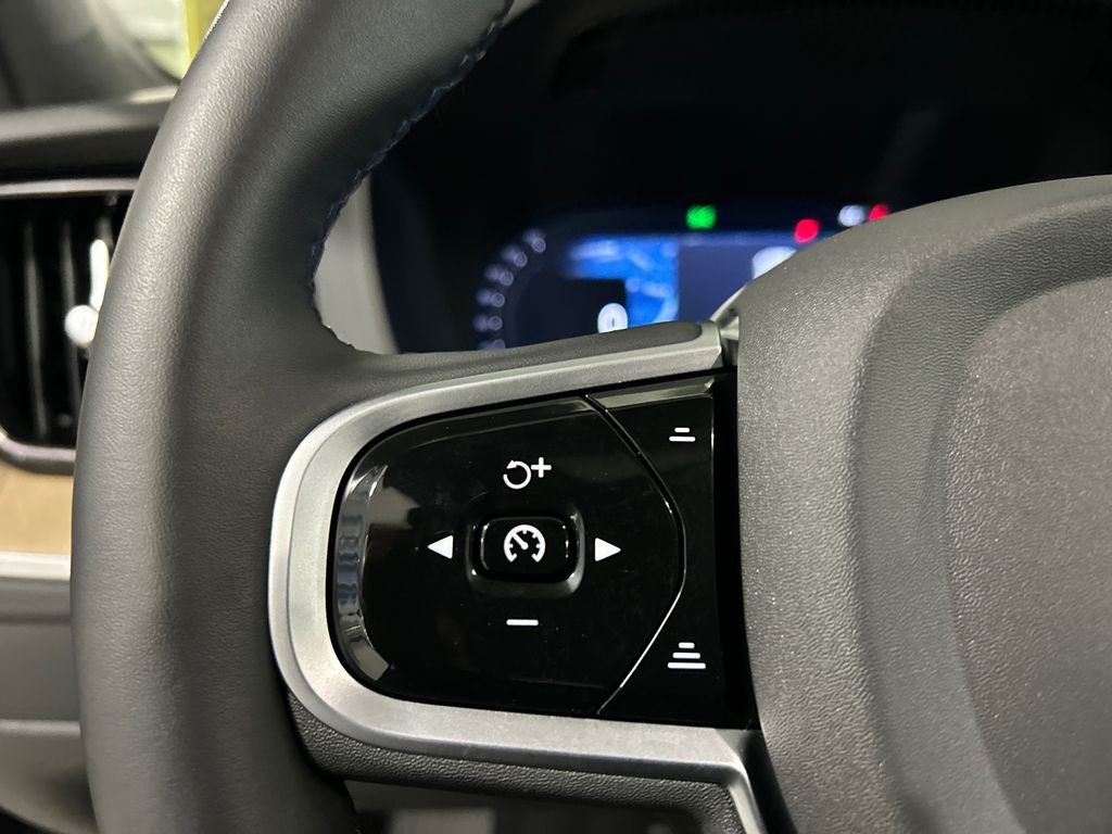 2026 Volvo XC60 Plus - Photo 12