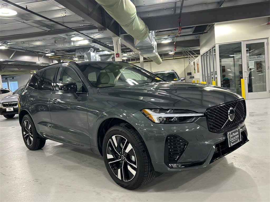 2026 Volvo XC60 Core's photo