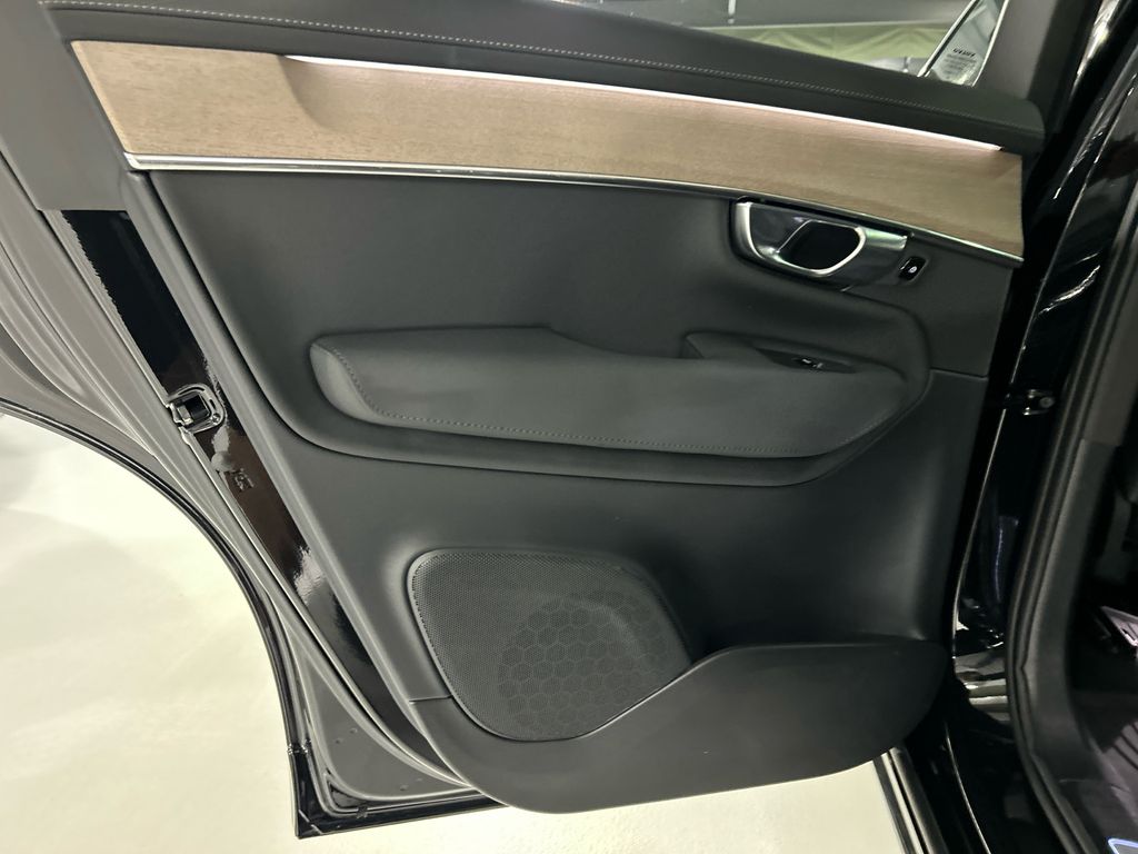 2026 Volvo XC90 Plus - Photo 22