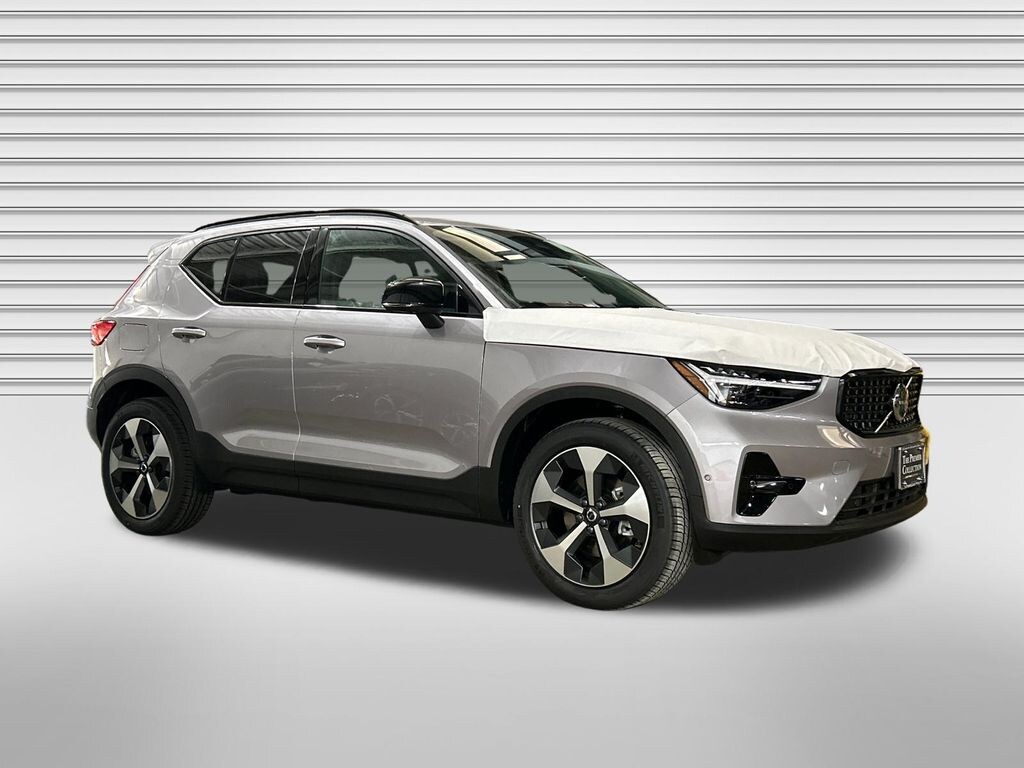 New 2026 Volvo XC40 B5 Plus SUV