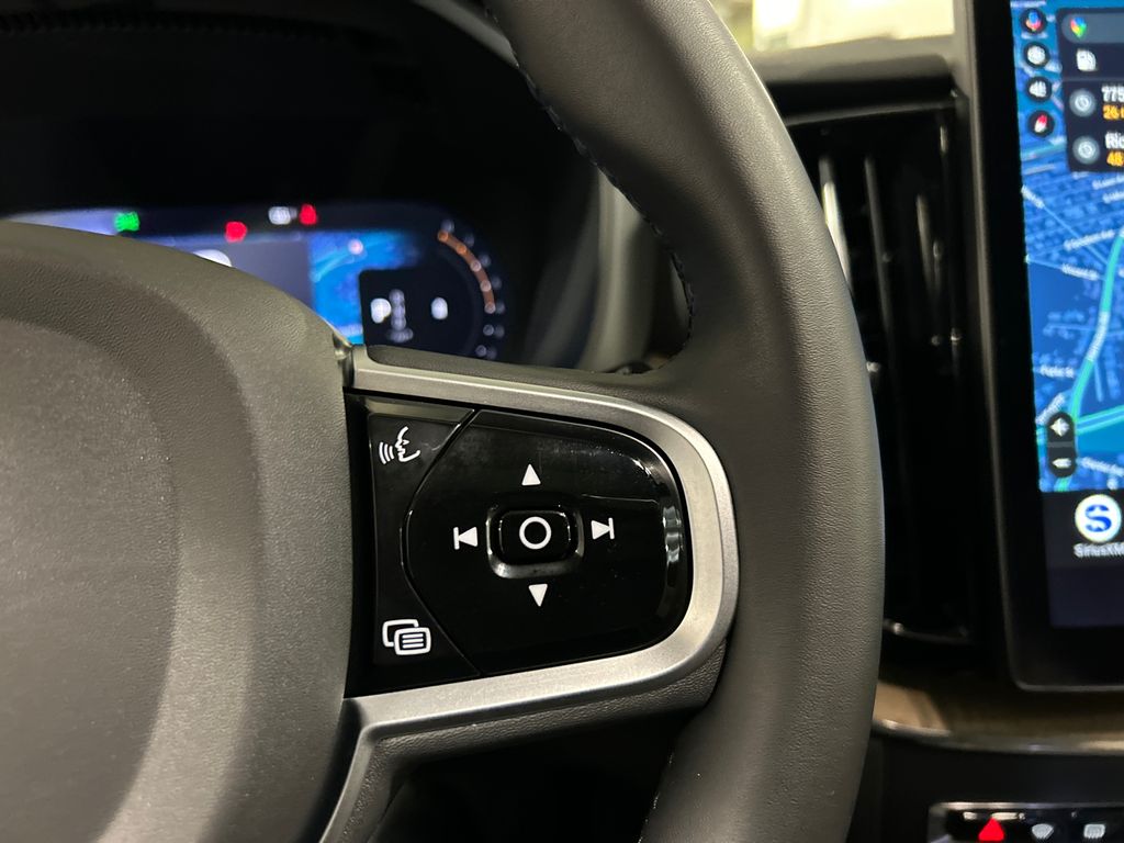 2026 Volvo XC60 Plus - Photo 13