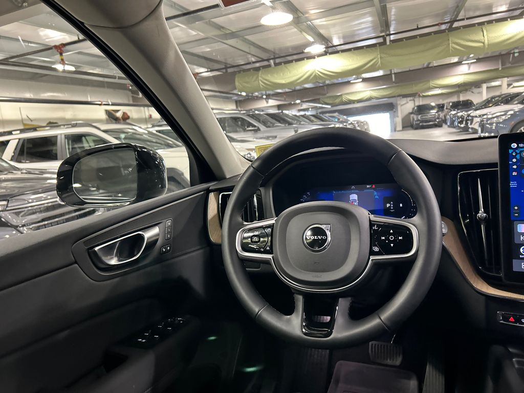 2026 Volvo XC60 Plus - Photo 23