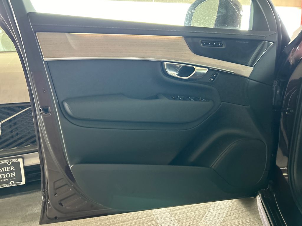 2026 Volvo XC90 Plus - Photo 9
