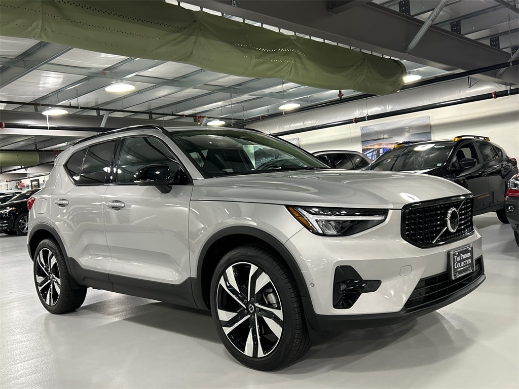 Certified 2025 Volvo XC40 B5 Plus Dark Theme SUV