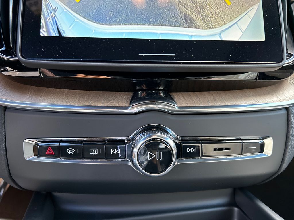 2026 Volvo XC60 Plus - Photo 19