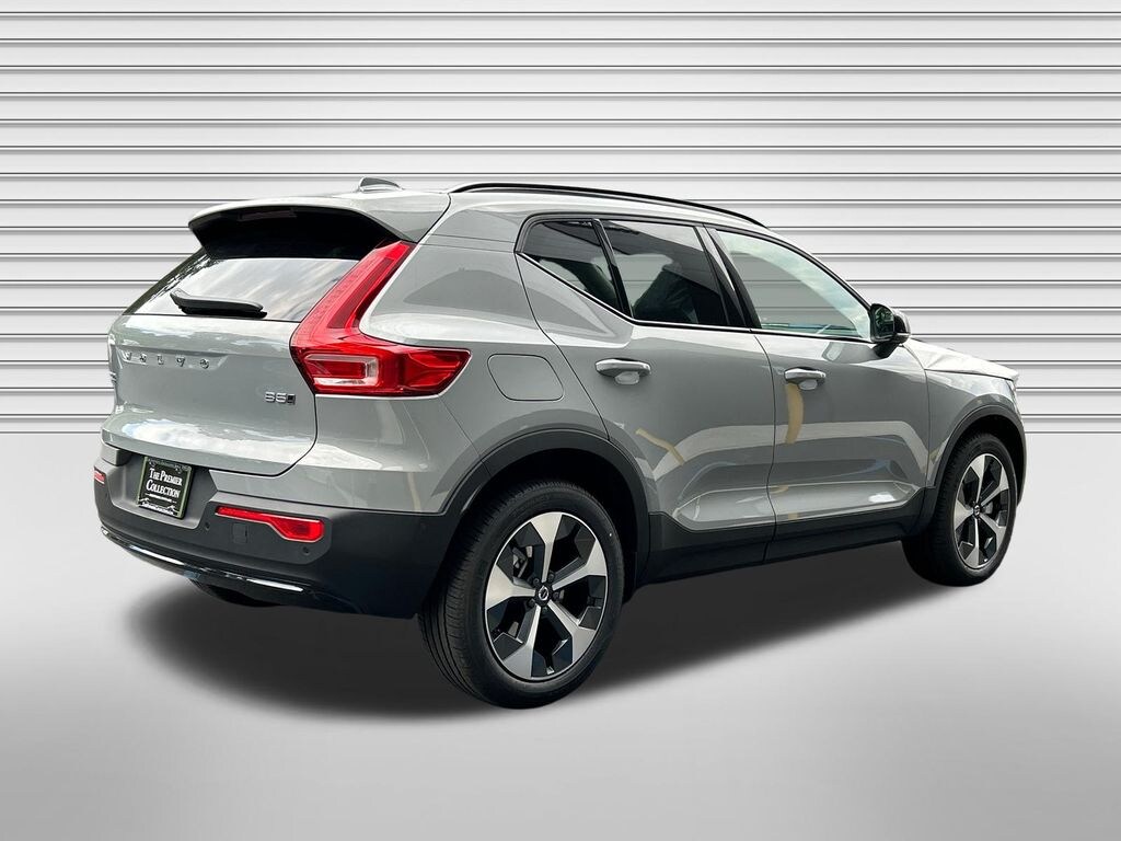 New 2026 Volvo XC40 B5 Plus SUV