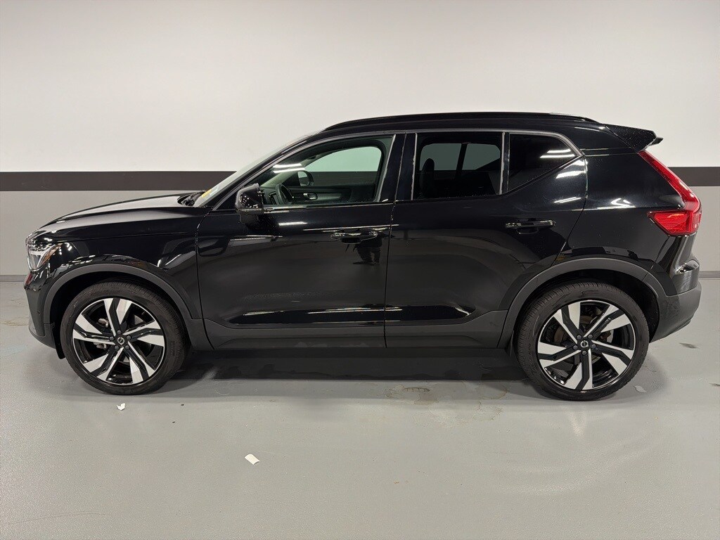 2024 Volvo XC40 Plus photo 3