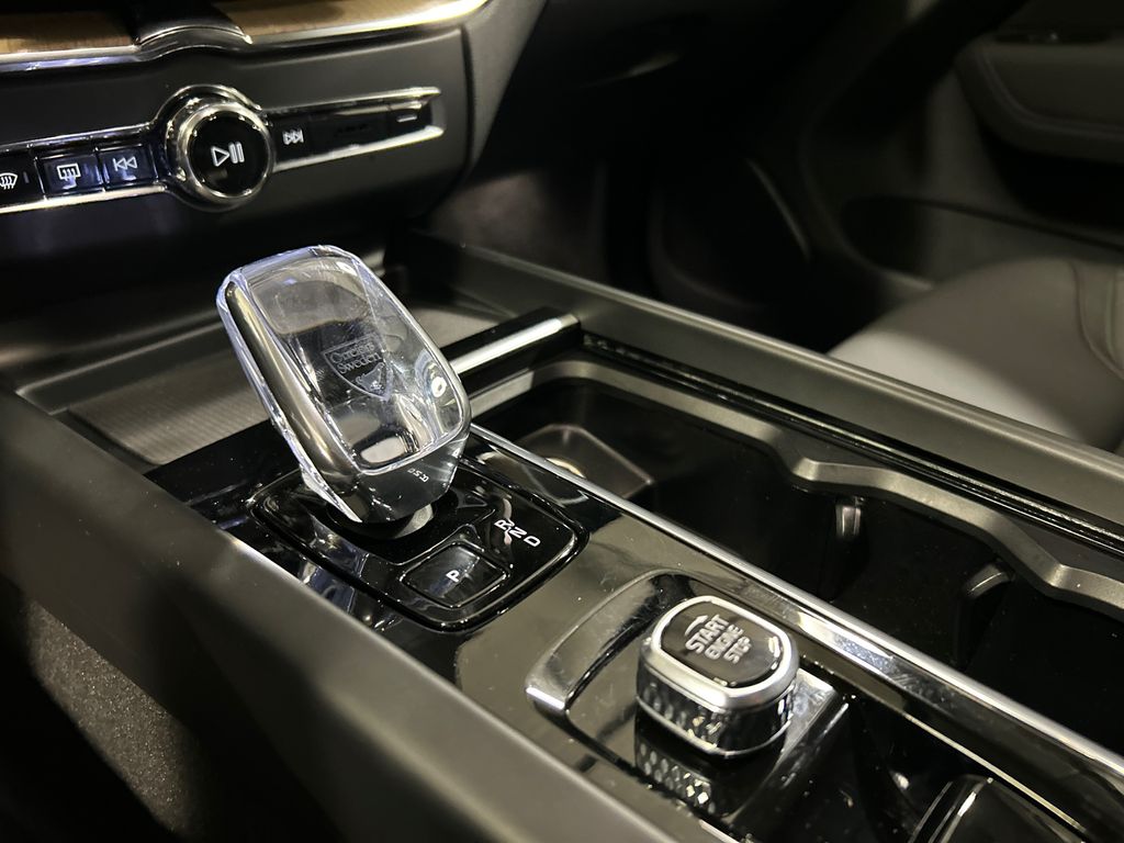 2026 Volvo XC60 Plus - Photo 19