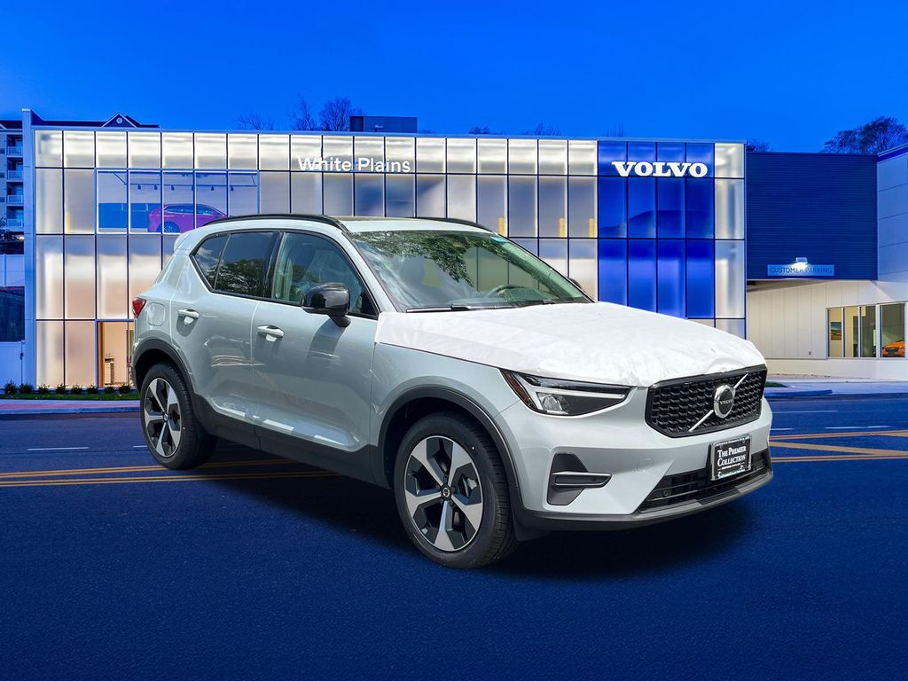 2026 Volvo XC40 B5 Core Dark AWD's photo