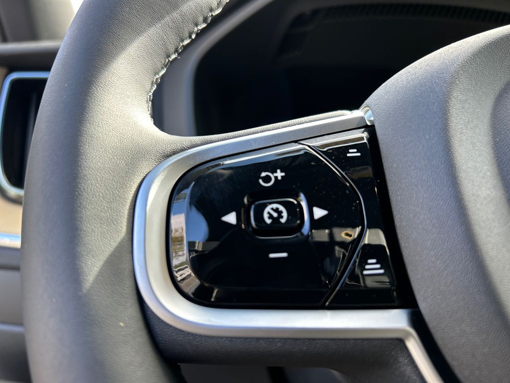 2026 Volvo XC60 Plus - Photo 14