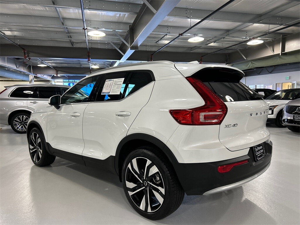 2025 Volvo XC40 Plus photo 3