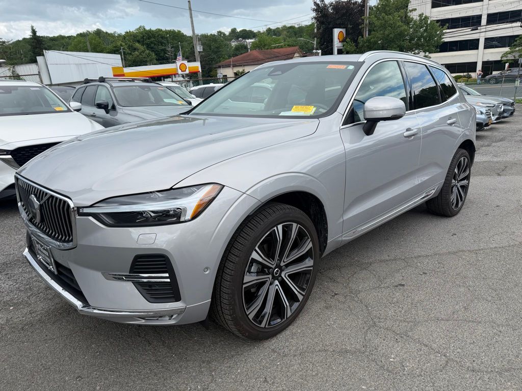2023 Volvo XC60 B5 Ultimate Bright Theme AWD's photo